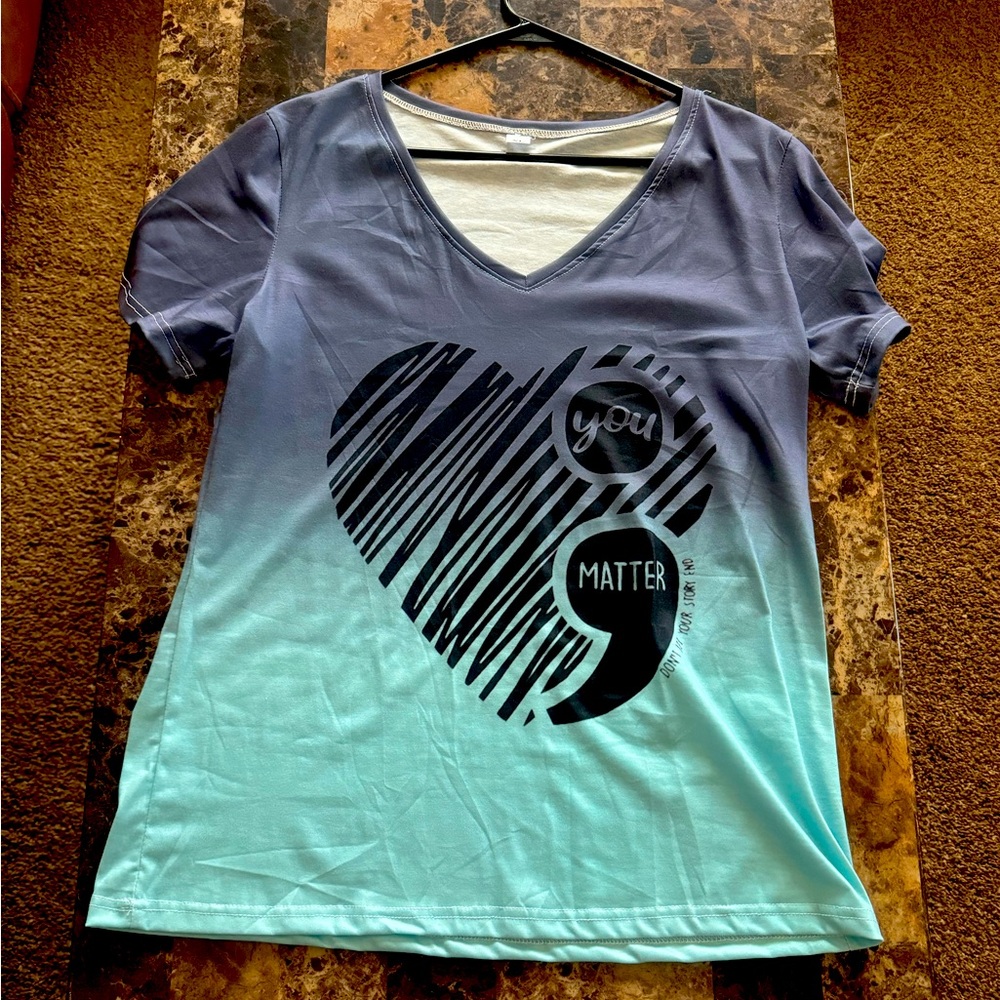Women’s ombré color shirt. 1st pic shows color better. Never worn. Fits like a L
